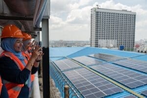 Participants visited LTC Glodok, a commercial building in Jakarta to see Xurya’s rooftop solar installation with over 500,000 kWh annual generation capacity